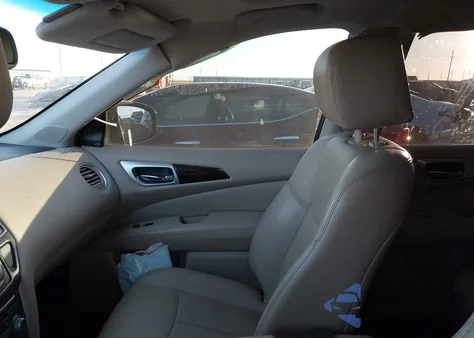 2016 Nissan Pathfinder Platinum/S/Sl/Sv z USA, uszkodzony, nr VIN 5N1AR2MM5GC647629